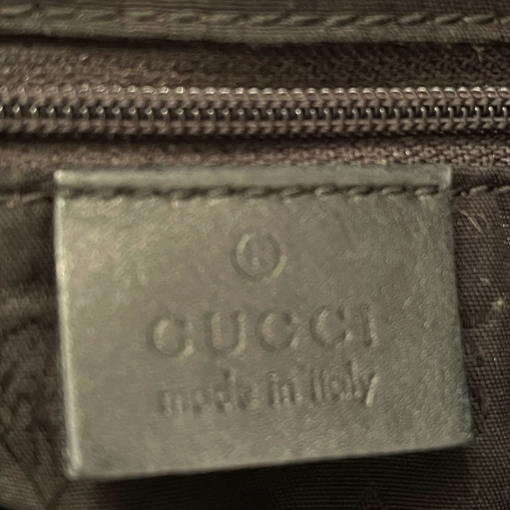 100% Authentic Gucci purse in a good condition.